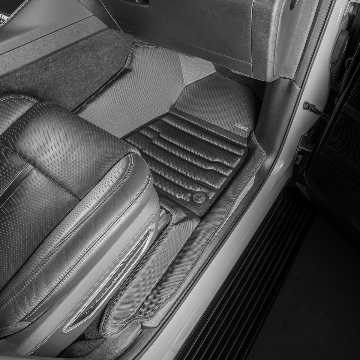 Jeep Grand Wagoneer L 7-Seater